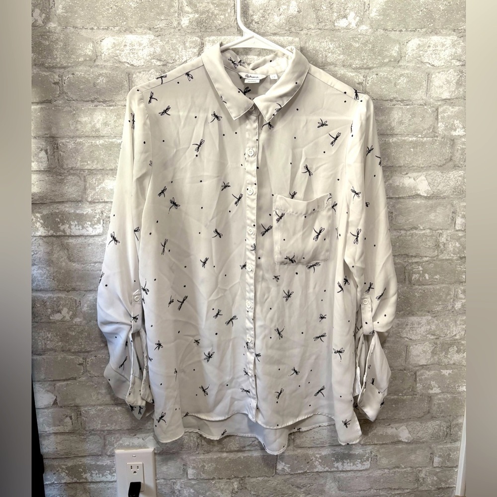 Reitmans dragonfly shirt size L beautiful light classic shirt PTP is 20